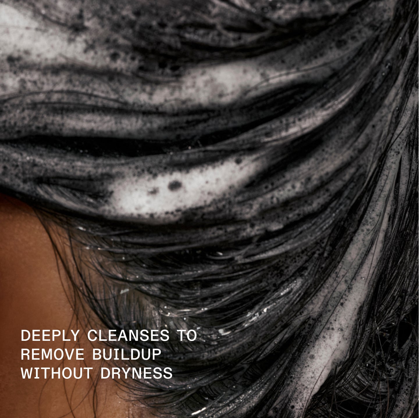 DEEPLY CLEANSES TO REMOVE BUILDUP WITHOUT DRYNESS

model with Nº.4C Bond Maintenance® Clarifying Shampoo lathered on scalp