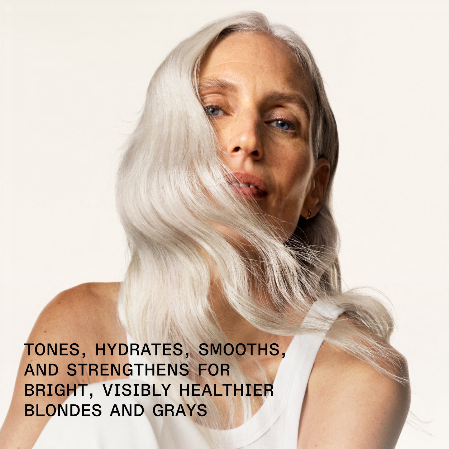 TONIFIE, HYDRATE, LISSE ET RENFORCE POUR DES CHEVEUX BLONDS ET GRIS BRILLANTS ET VISIBLEMENT PLUS SAINS